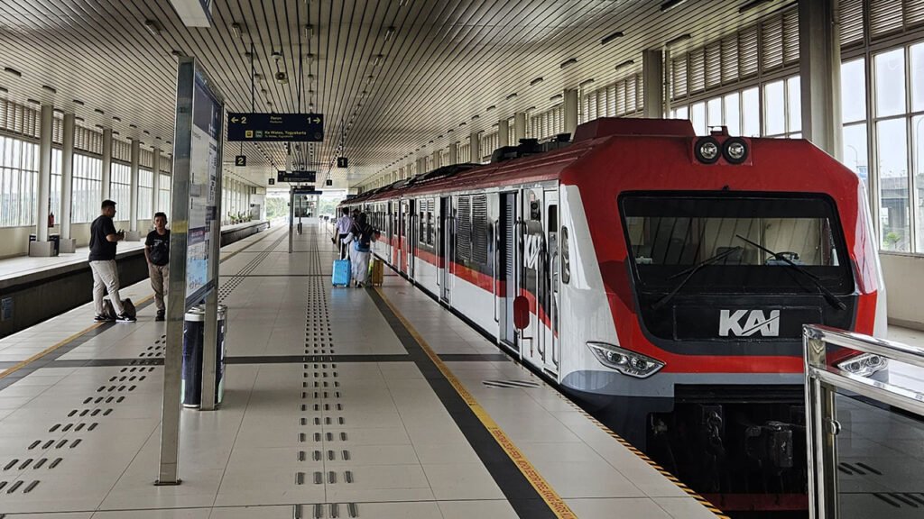 kereta_bandara_YIA_eksterior